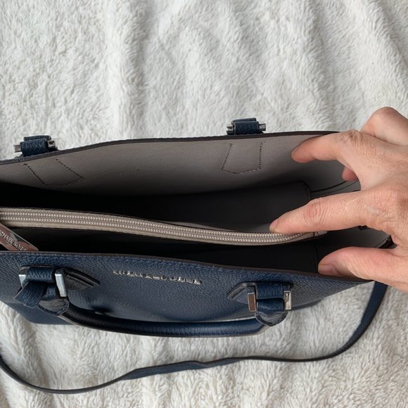 Micheal Kors bag - Picture 2 of 7